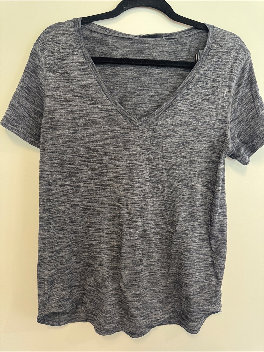 lululemon athletica Heathered Gray V-Neck Short Sleeve Tee